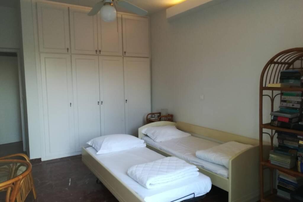 Postel nebo postele na pokoji v ubytování Pine tree beachfront villa