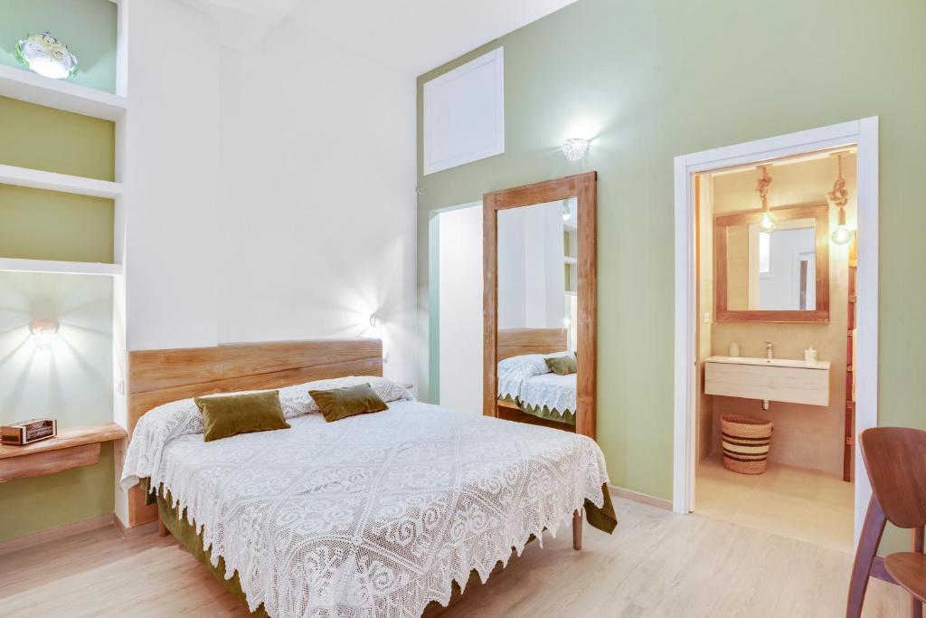 A bed or beds in a room at MADAME BARI' Suite Apt in the heart of Bari
