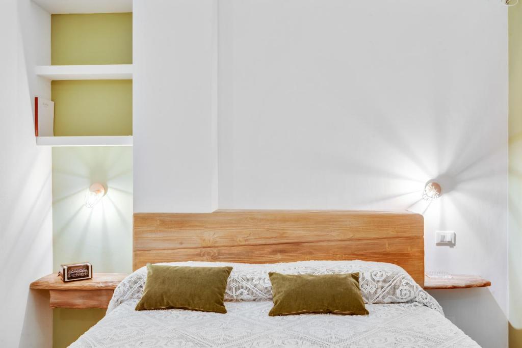 A bed or beds in a room at MADAME BARI' Suite Apt in the heart of Bari