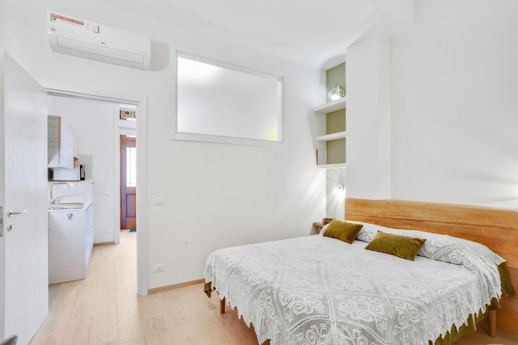 A bed or beds in a room at MADAME BARI' Suite Apt in the heart of Bari