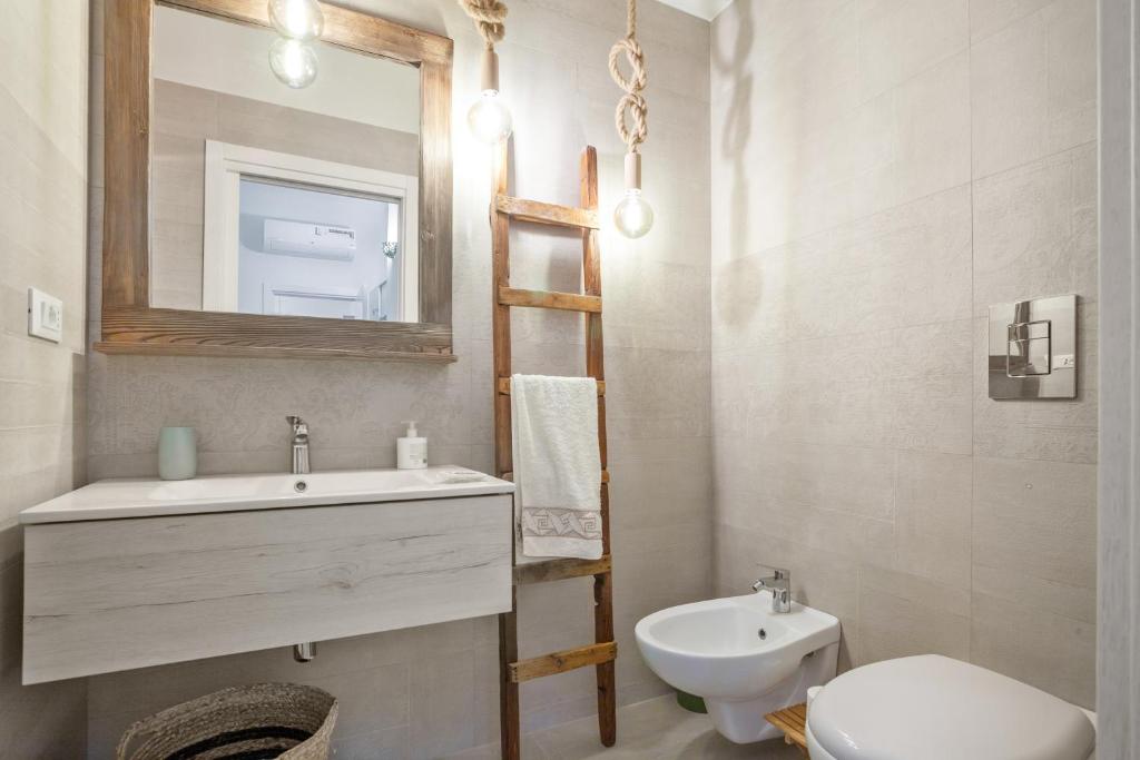 A bathroom at MADAME BARI' Suite Apt in the heart of Bari
