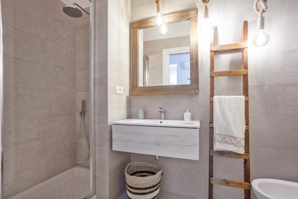 A bathroom at MADAME BARI' Suite Apt in the heart of Bari