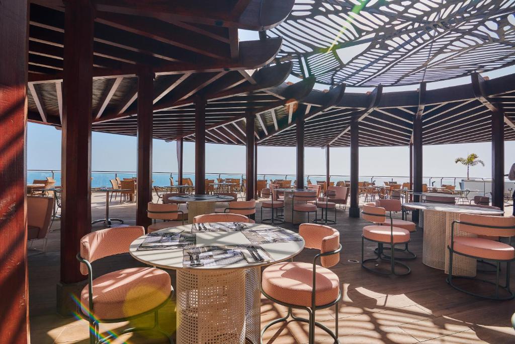 Reštaurácia alebo iné gastronomické zariadenie v ubytovaní Gloria Palace Amadores Thalasso & Hotel