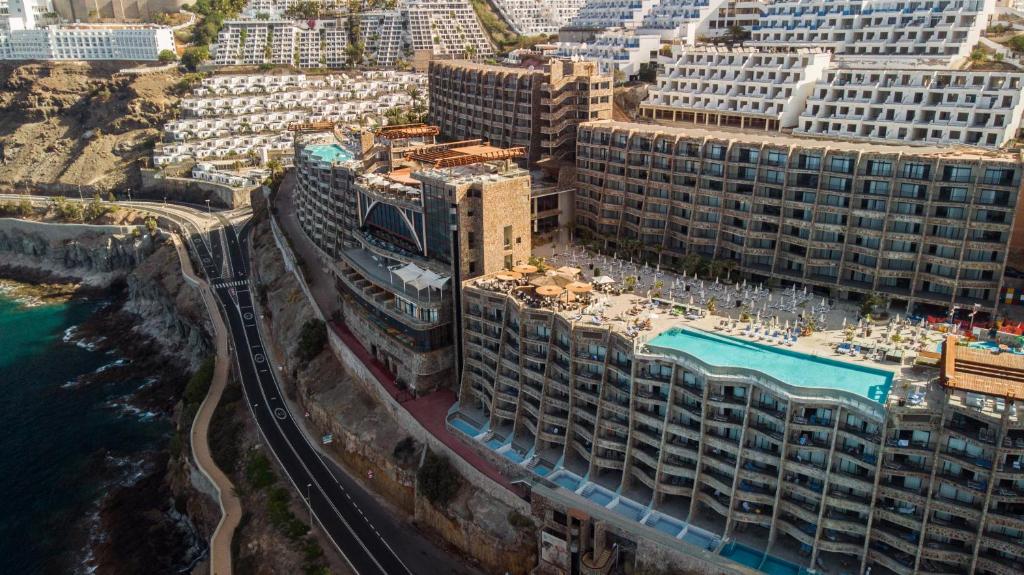 Bazén v ubytovaní Gloria Palace Amadores Thalasso & Hotel alebo v jeho blízkosti