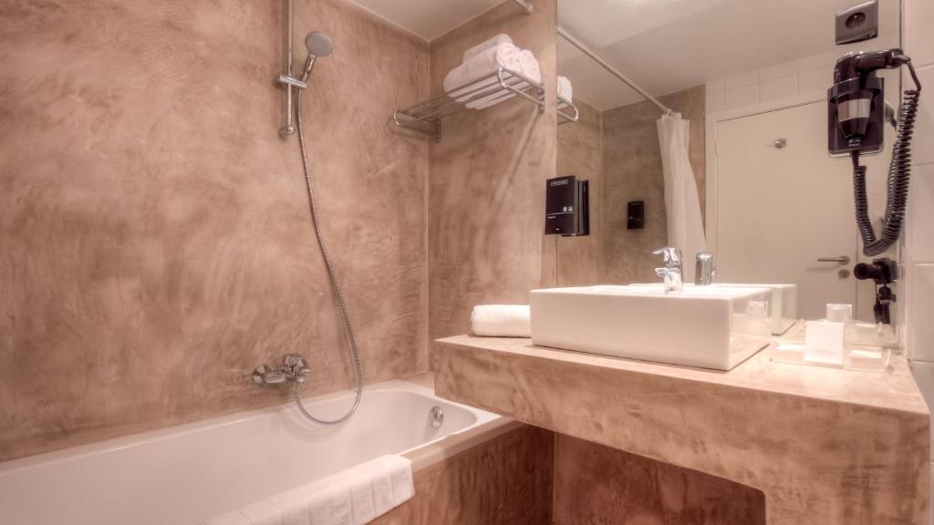 Koupelna v ubytování Hotel St James