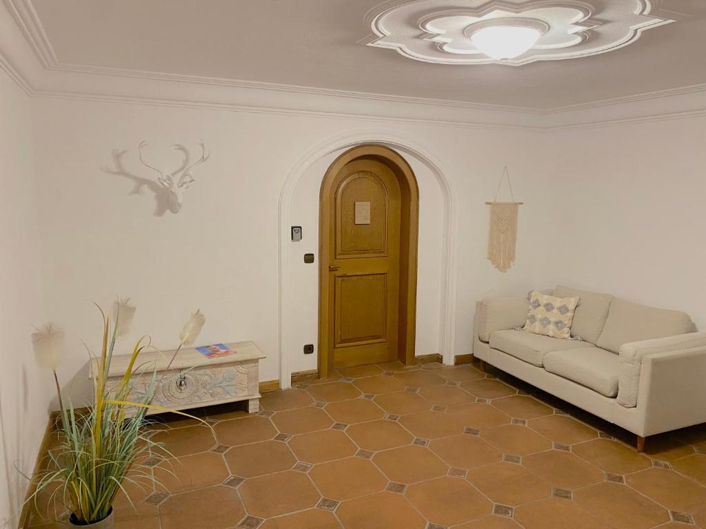 Postel nebo postele na pokoji v ubytování Großzügige Ferienwohnung am Tegernsee mit Südbalkon und Wallbergblick