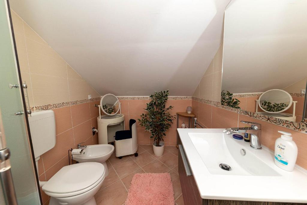 Koupelna v ubytování Apartmani Kaiserin