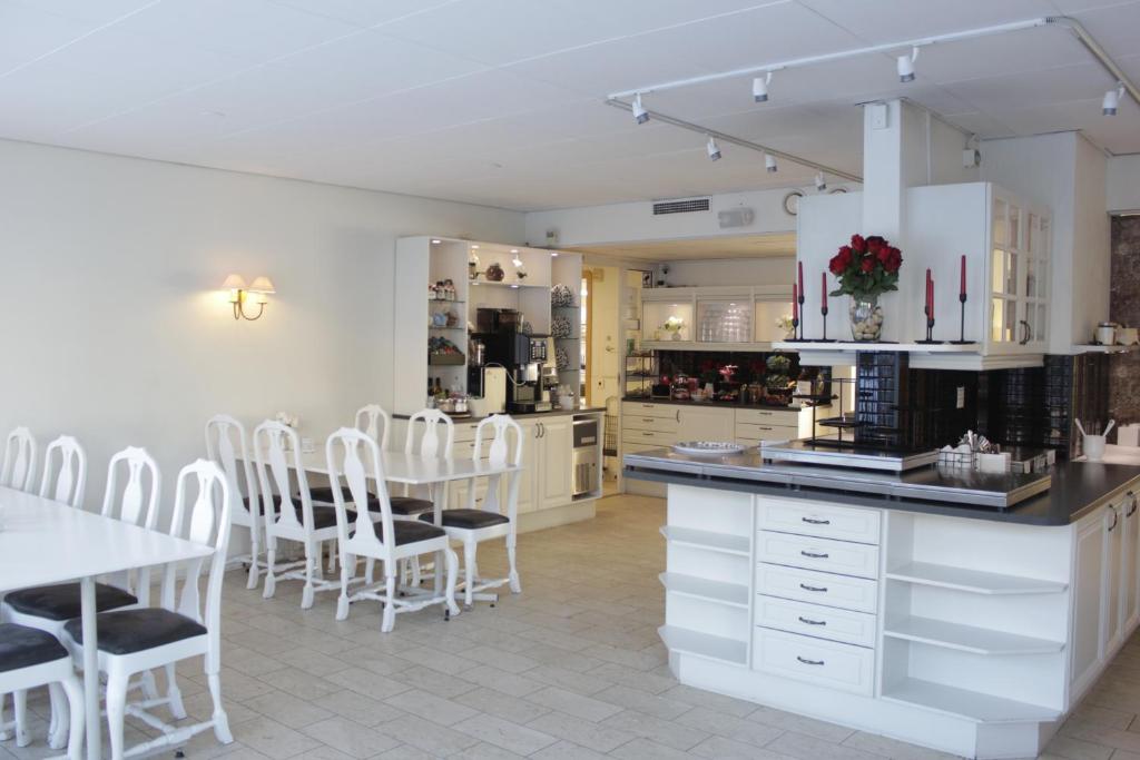 Kuchyň nebo kuchyňský kout v ubytování Hotel Mölndals Bro