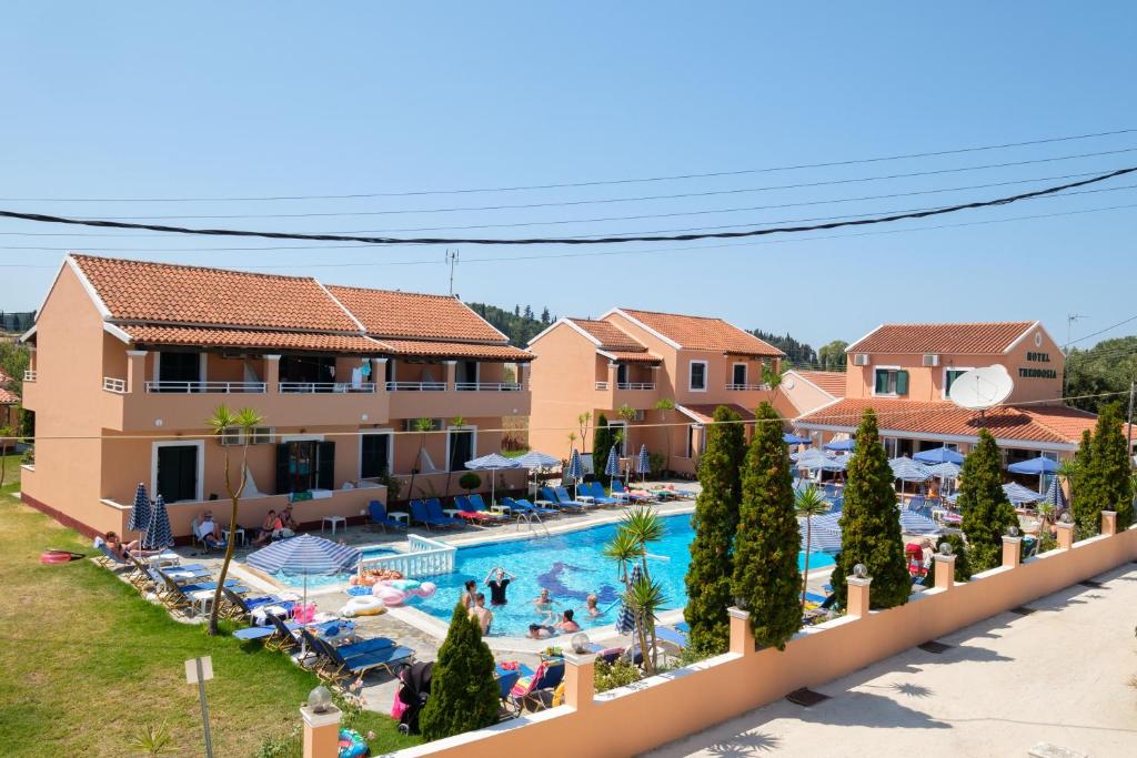 Bazén v ubytování Theodosia Hotel nebo v jeho okolí
