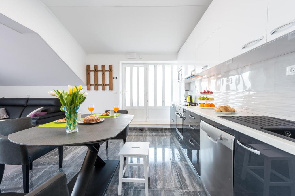 Kuchyň nebo kuchyňský kout v ubytování SB Apartment JOY