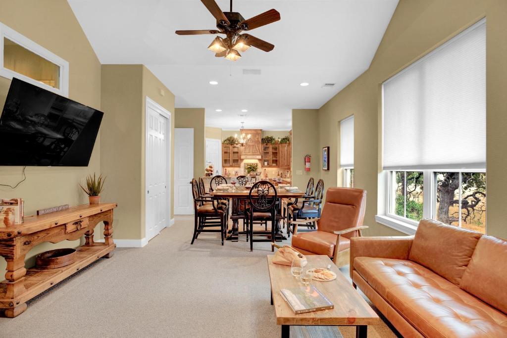 Luxury On Main St! Stunning Home in Heart of Fred! - Housity
