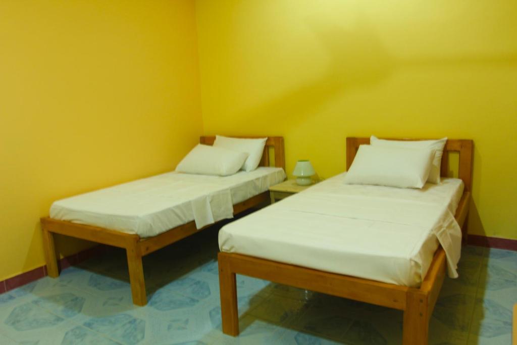 Postel nebo postele na pokoji v ubytování Jail Break Surf Inn