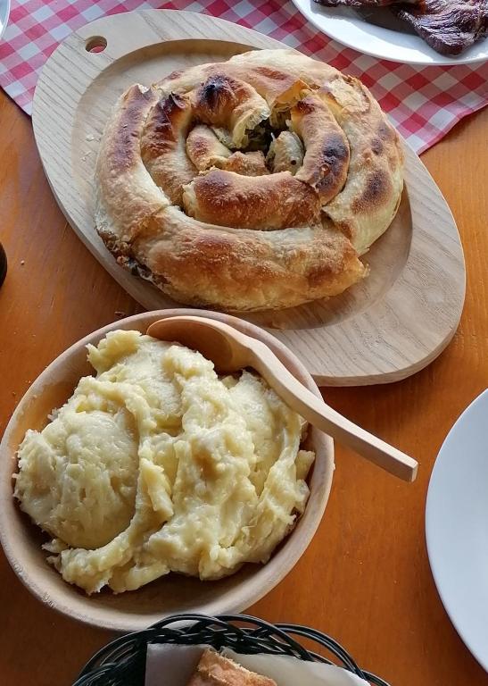 Jídlo v penzionu nebo okolí