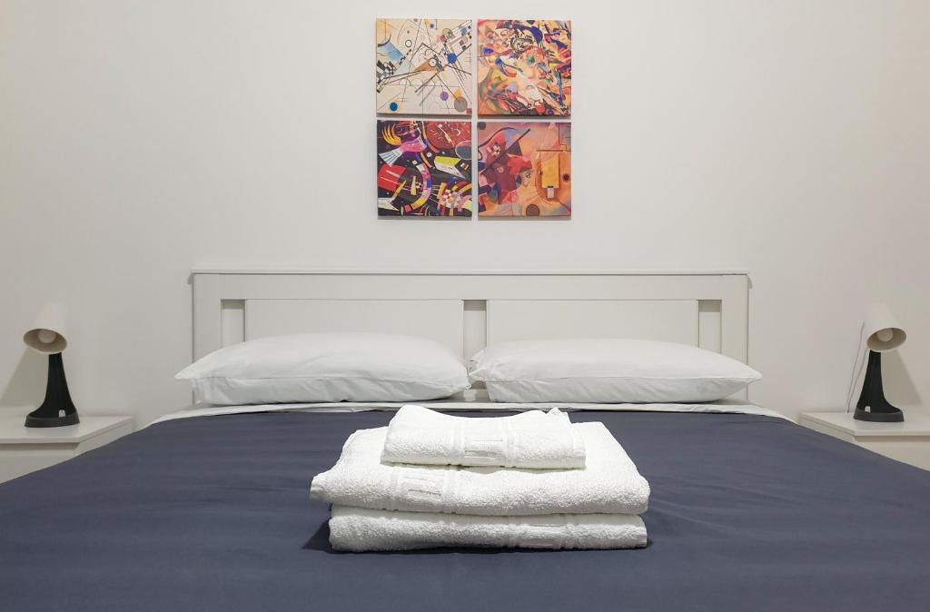 A bed or beds in a room at Sweet Home