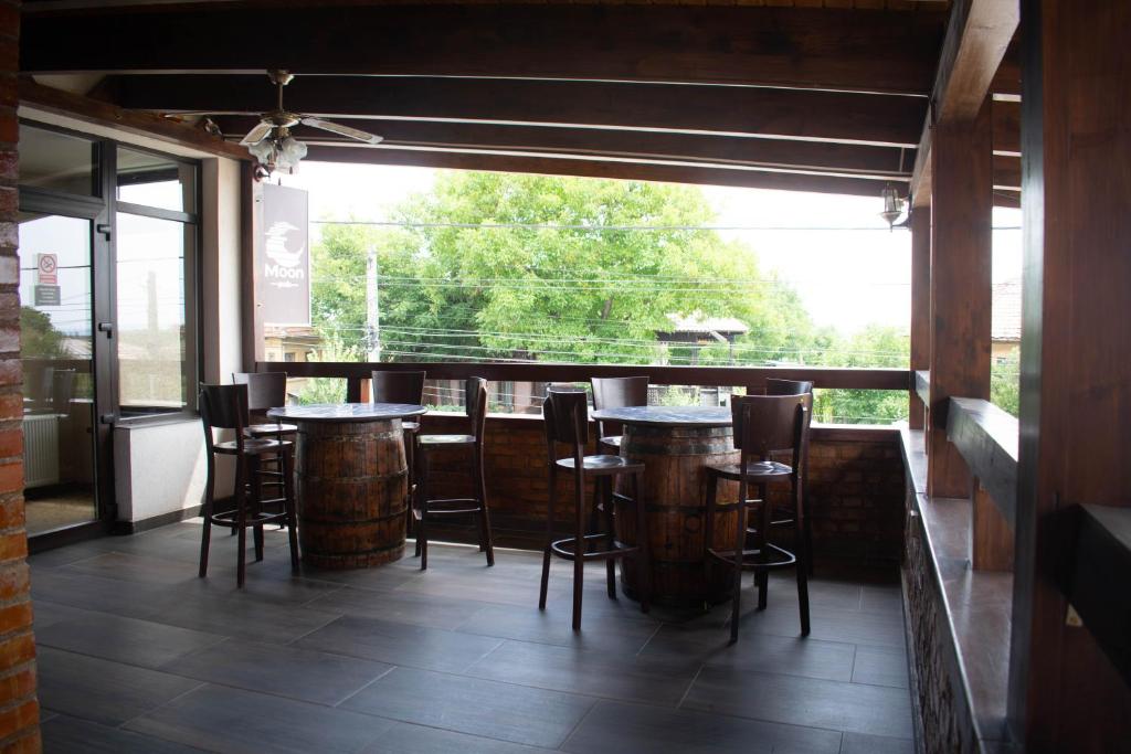 Restaurace v ubytování Pensiunea La Profi
