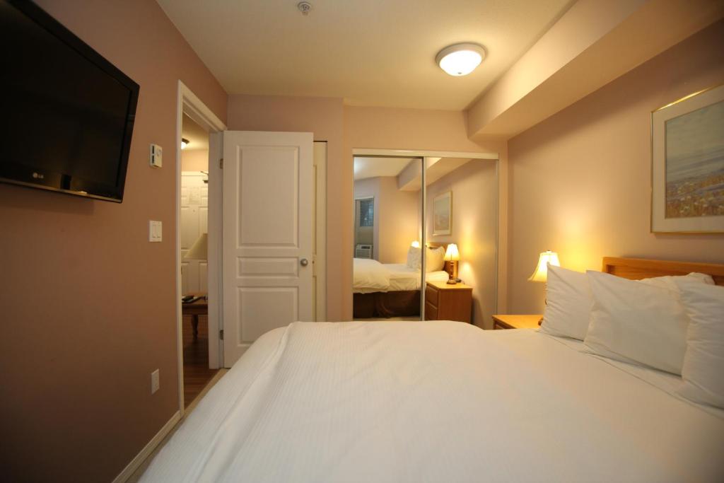 Voodi või voodid majutusasutuse Times Square Suites Hotel toas