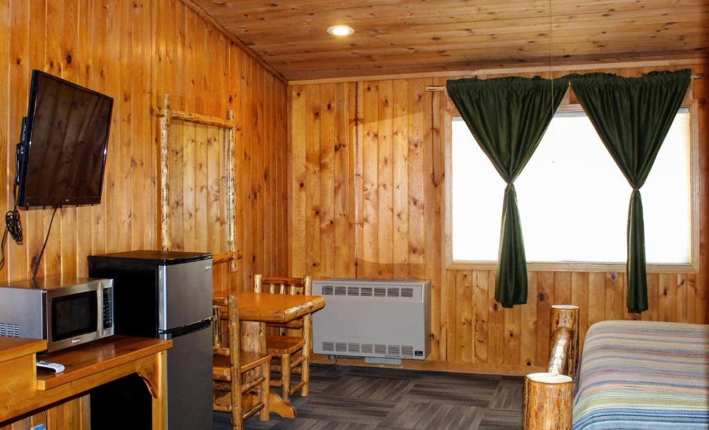 TV a/nebo společenská místnost v ubytování Boulder Inn