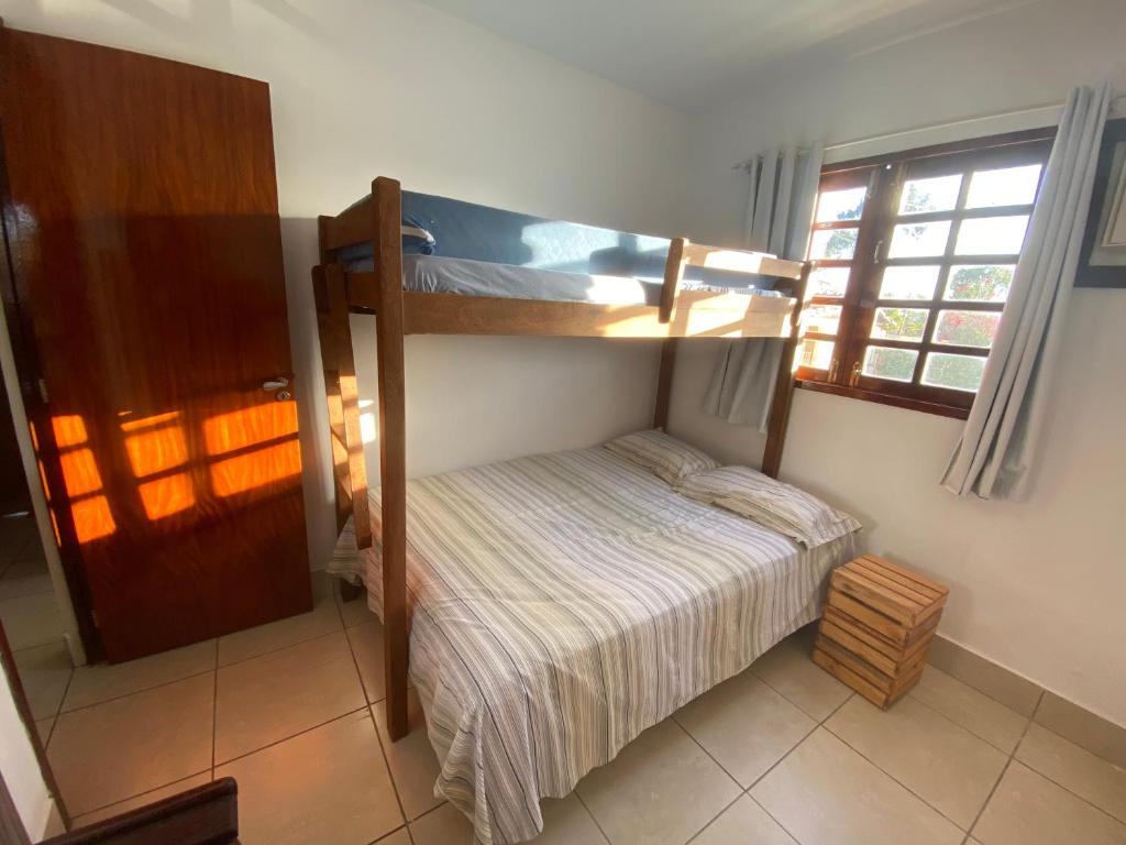 a bedroom with a bunk bed in a room at Chalé Gravatá - Privê Jardim de Marie in Gravatá