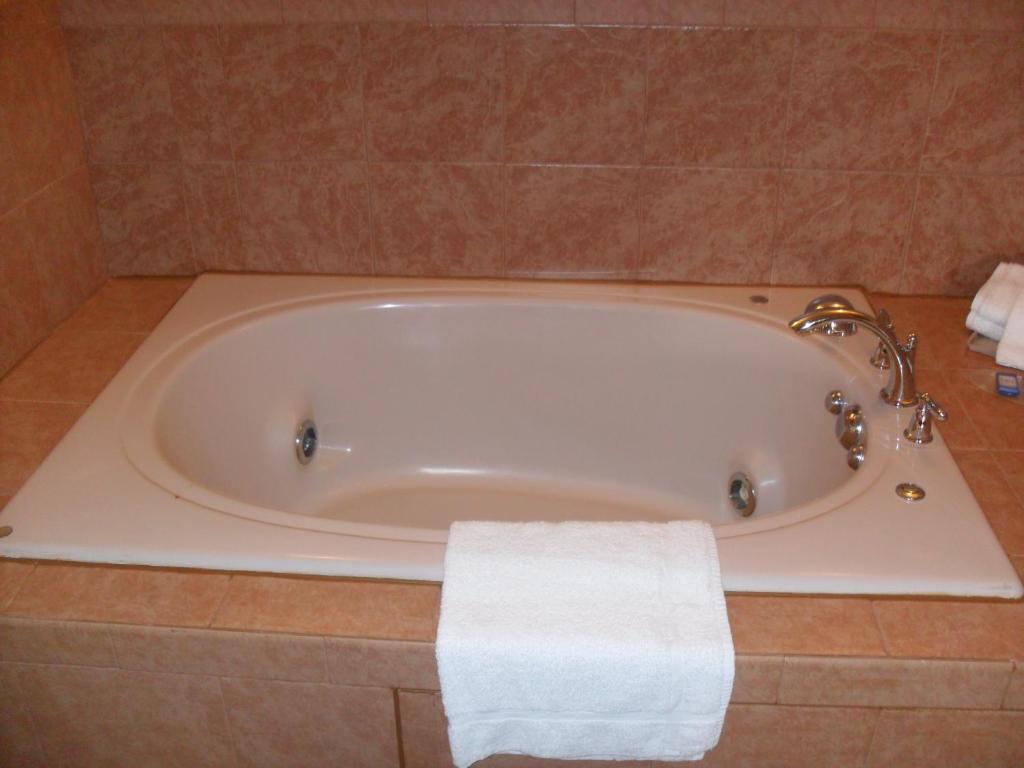 Newport News Inn - Room King Con Bañera De Hidromasaje - Fumar