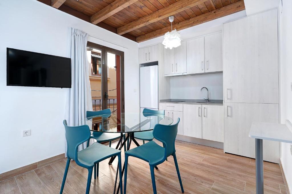 Tina Home - Apartment With Balcony
