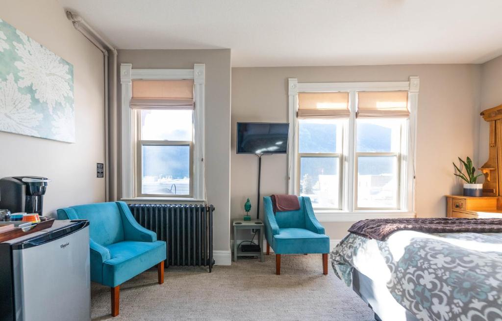 TV a/nebo společenská místnost v ubytování Cloudside Hotel