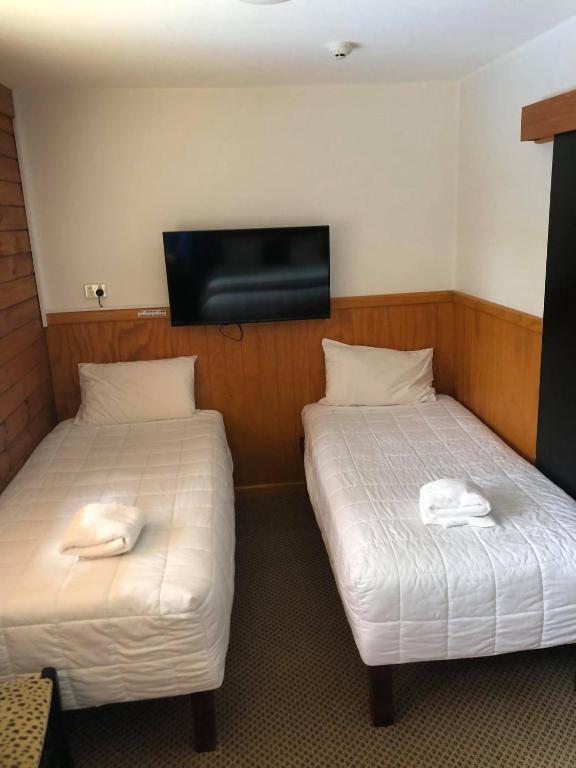 Postel nebo postele na pokoji v ubytování Lakefront Lodge Taupo