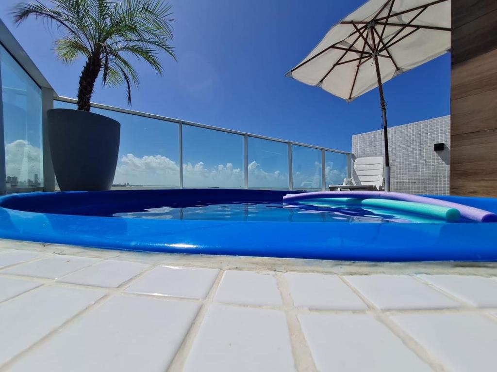 A piscina localizada em Linda cobertura vista mar ou nos arredores