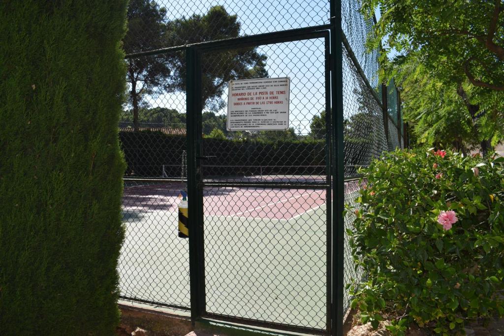Tenis alebo squash v ubytovaní Anacasa Las Viñas Playa Rotas AP2140 alebo jeho okolí
