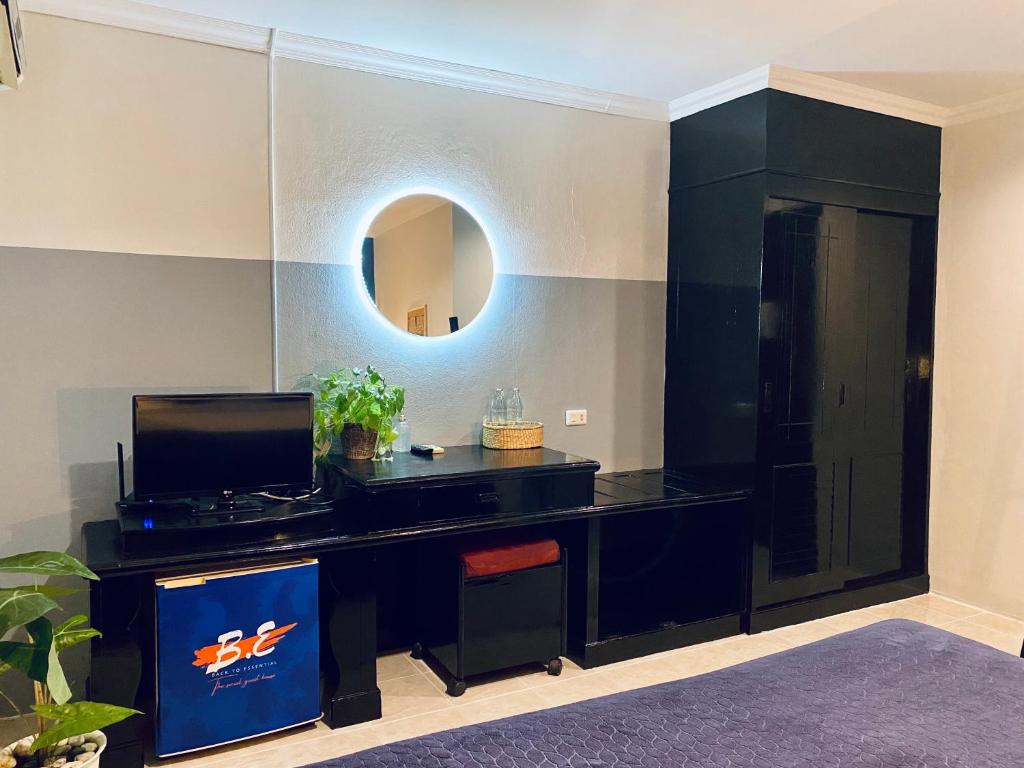 TV a/nebo společenská místnost v ubytování BH Baan Paradise Hotel Patong