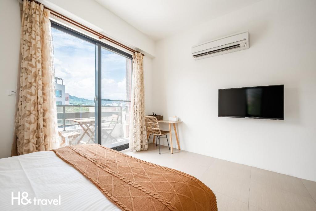 TV a/nebo společenská místnost v ubytování Taitung Rainbow Pet Friendly Maison Resort