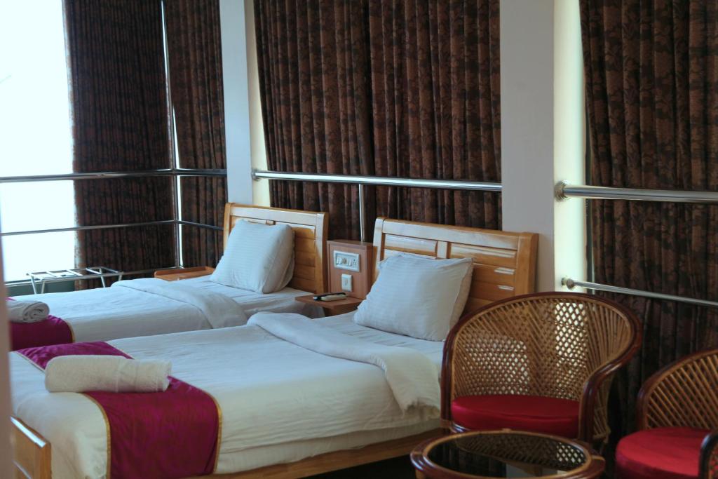 Postel nebo postele na pokoji v ubytování Hotel Tri-Star Regency
