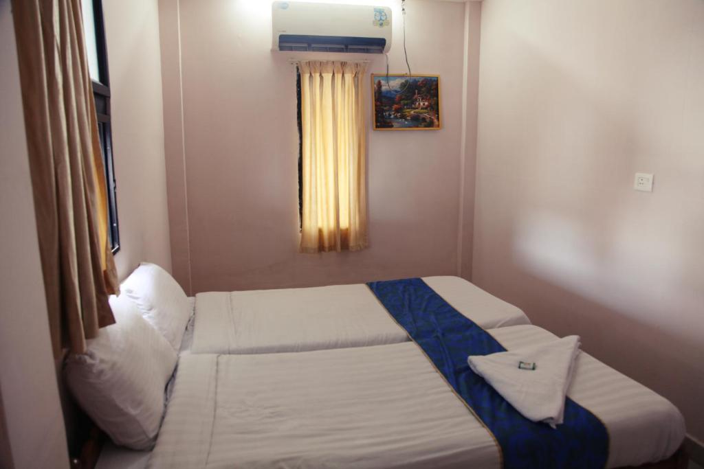 Postel nebo postele na pokoji v ubytování Hotel Tri-Star Regency