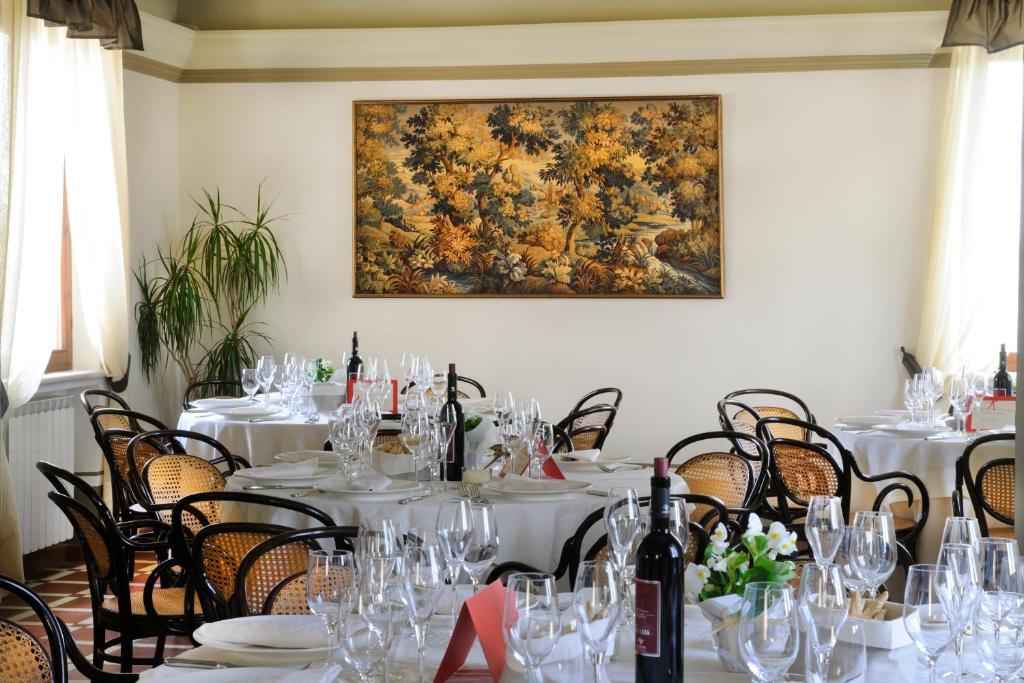 Restaurace v ubytování Albergo Diffuso Borgo Montemaggiore