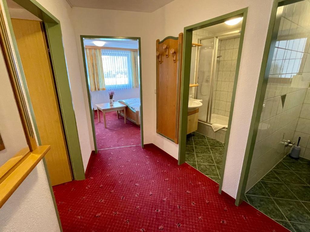 Koupelna v ubytování Hotel Gasthof Stoanerhof