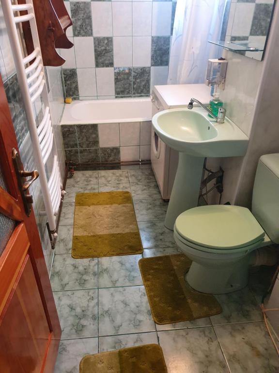 Ένα μπάνιο στο Apartament Florin
