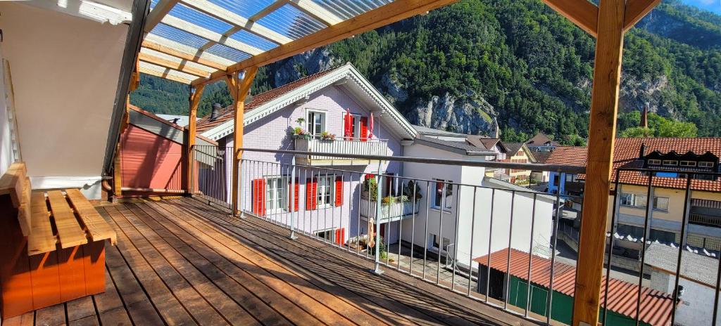 Nespecifikovaný výhled na hory nebo výhled na hory při pohledu z hostelu