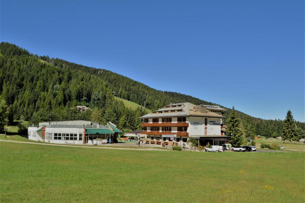 Nespecifikovaný výhled na hory nebo výhled na hory při pohledu z hotelu