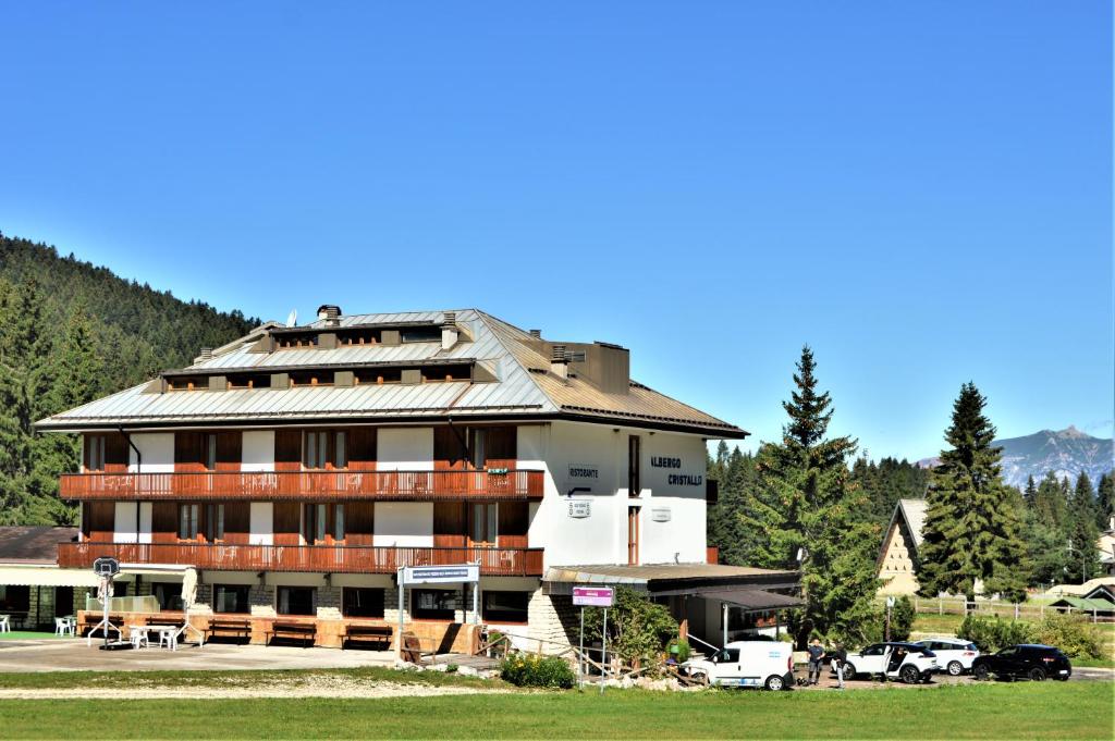 Nespecifikovaný výhled na hory nebo výhled na hory při pohledu z hotelu
