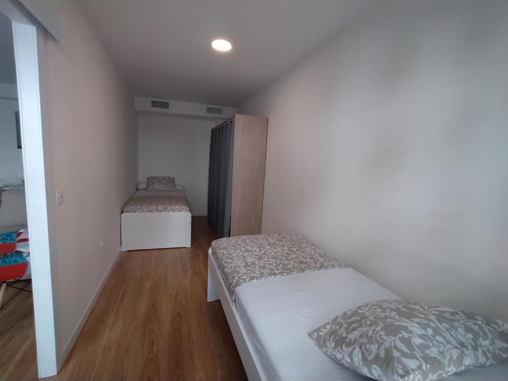 Posteľ alebo postele v izbe v ubytovaní Almona de Triana - Kainga Homes