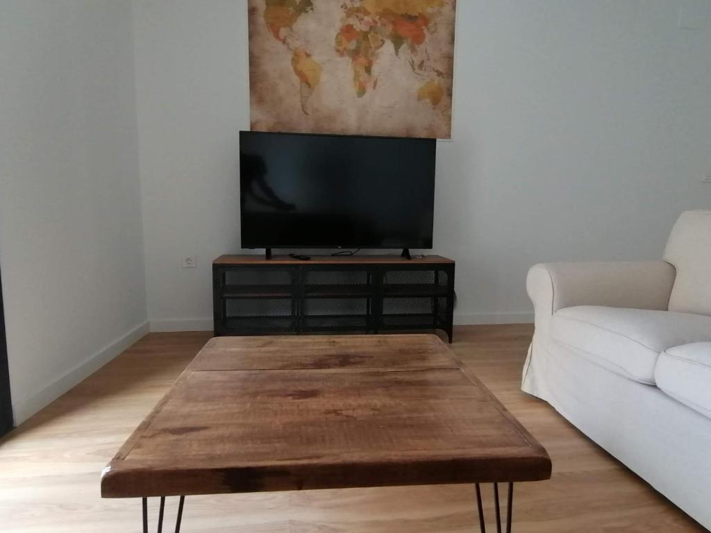 Televízia a/alebo spoločenská miestnosť v ubytovaní Almona de Triana - Kainga Homes