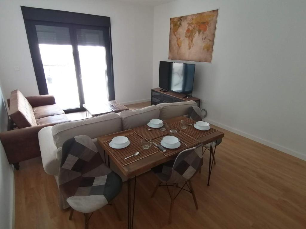 Televízia a/alebo spoločenská miestnosť v ubytovaní Almona de Triana - Kainga Homes