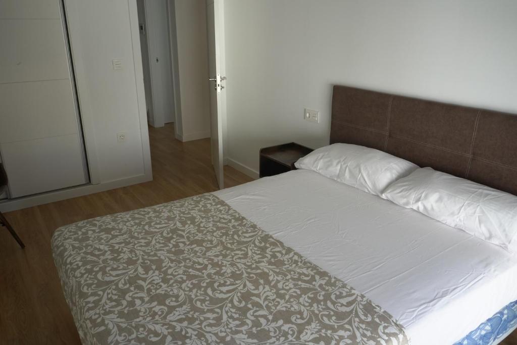 Posteľ alebo postele v izbe v ubytovaní Almona de Triana - Kainga Homes