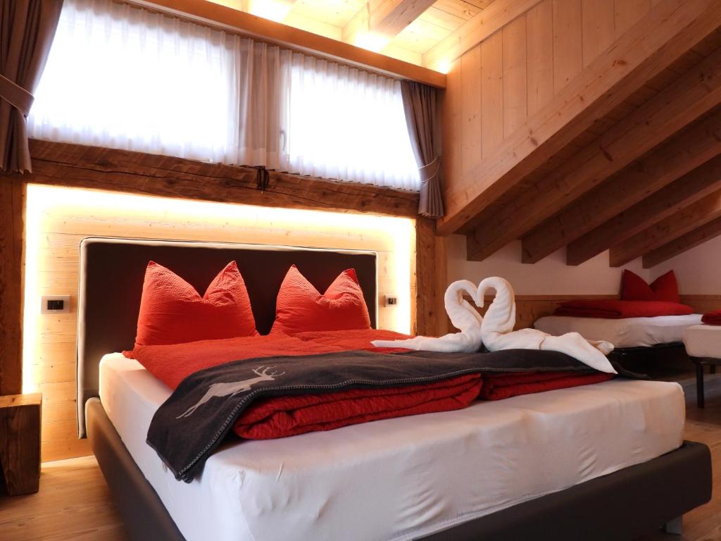 Llit o llits en una habitació de Al Sole B&B Valcomelico