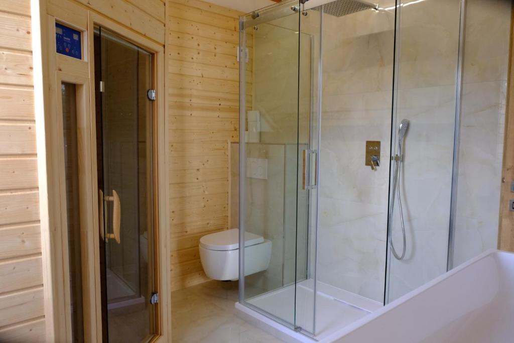 Koupelna v ubytování Apartmány Valča