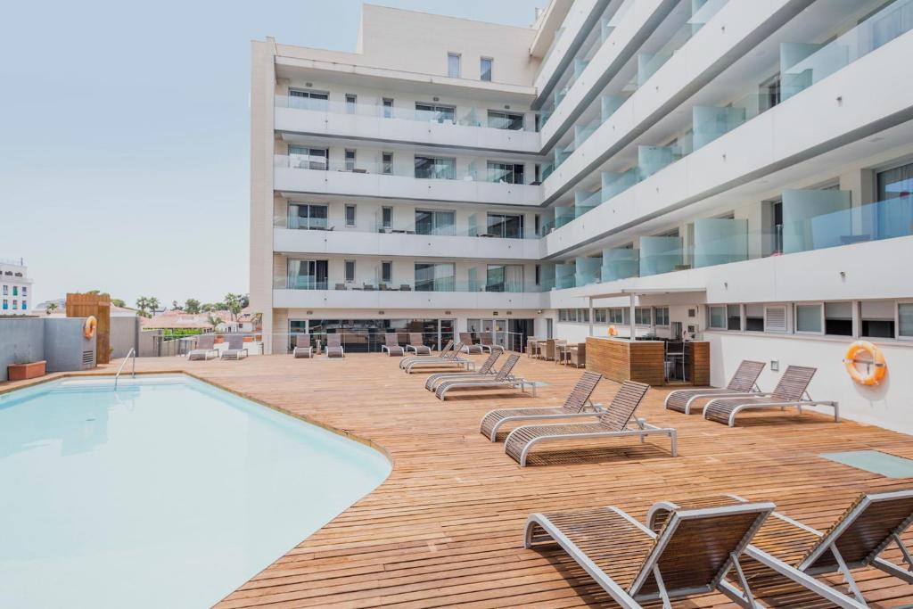 Bazén v ubytování Hotel Balneario Playa de Comarruga nebo v jeho okolí