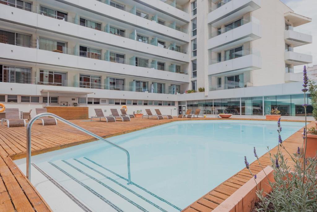 Bazén v ubytování Hotel Balneario Playa de Comarruga nebo v jeho okolí
