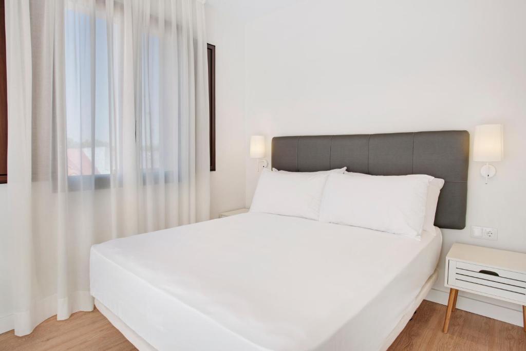 Apartamentos Metrópolis - Apartamento De Dos Habitaciones Con Terraza