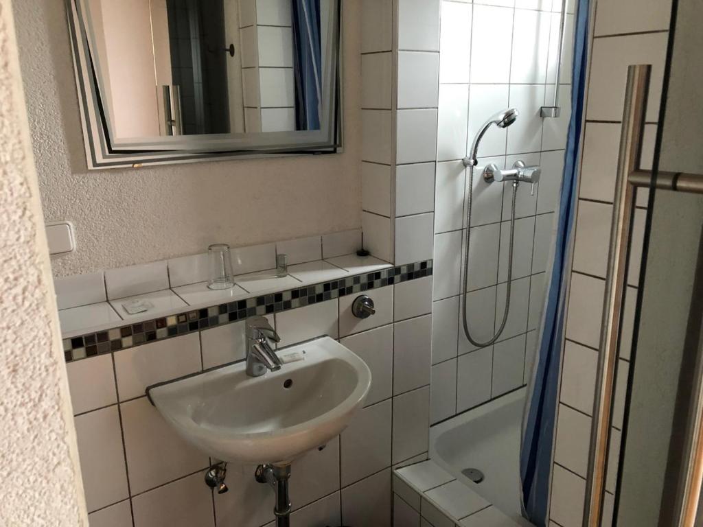 Koupelna v ubytování Hotel Saarland Lebach