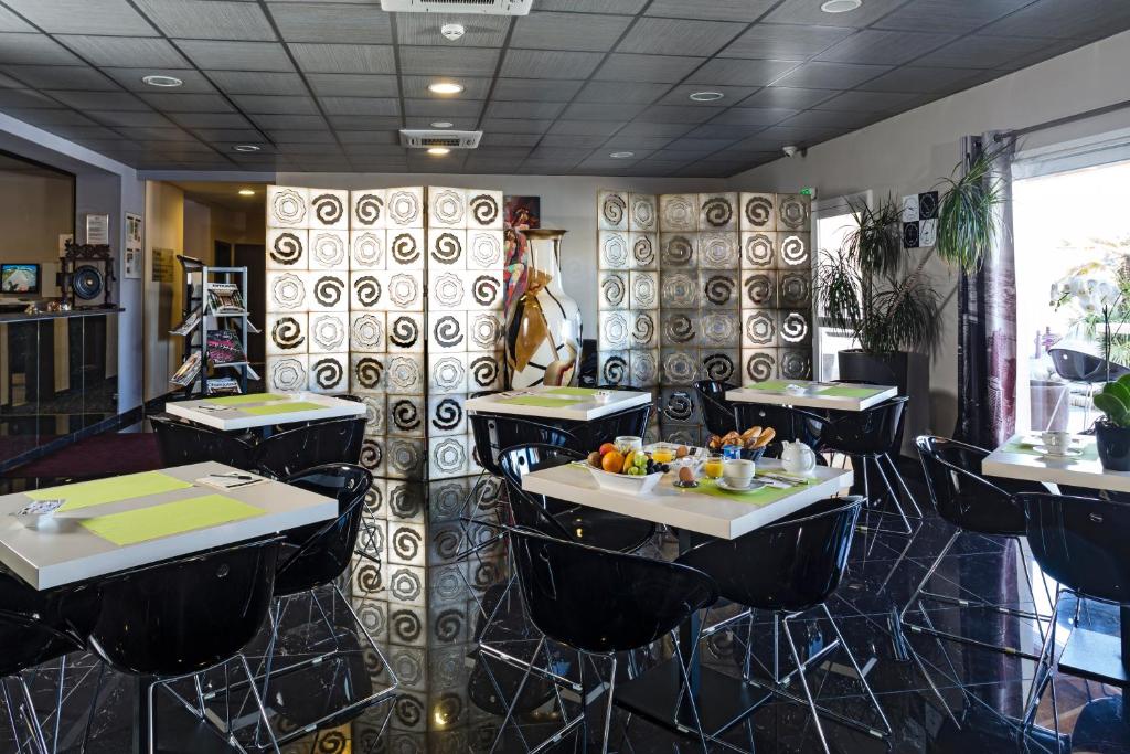 Restaurace v ubytování Le Ya'Tis