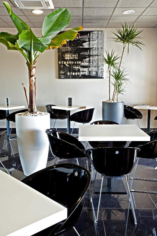 Restaurace v ubytování Le Ya'Tis